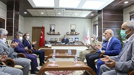 Elazığ'da evleri yanan aileler, yeni evlerine kavuştu