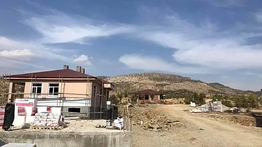 Elazığ'da evleri yanan aileler, yeni evlerine kavuştu