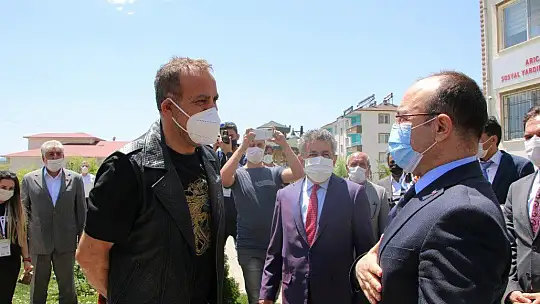 Elazığ'da evleri yanan aileler, yeni evlerine kavuştu