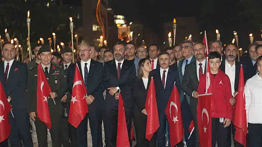 Elazığ'da fener alayı renkli görüntüler oluşturdu