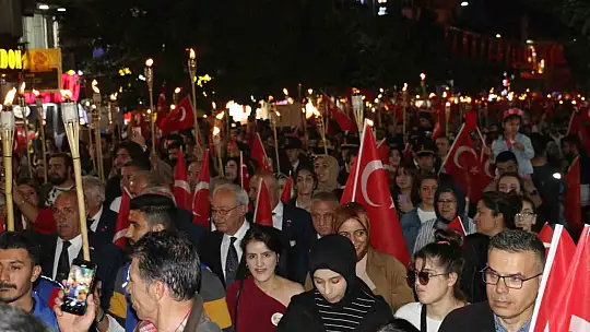 Elazığ'da fener alayı renkli görüntüler oluşturdu