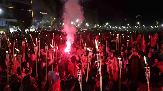 Elazığ'da fener alayı renkli görüntüler oluşturdu