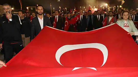 Elazığ'da fener alayı renkli görüntüler oluşturdu