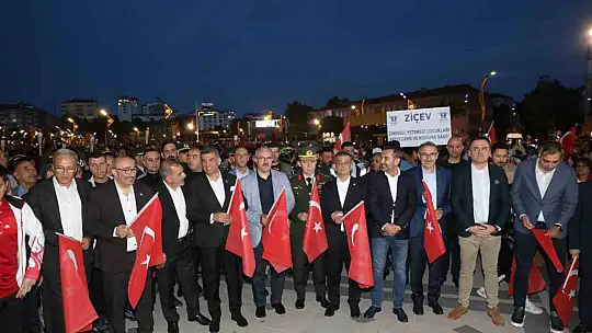 Elazığ'da fener alayı renkli görüntüler oluşturdu
