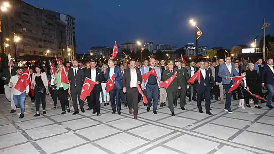 Elazığ'da fener alayı renkli görüntüler oluşturdu