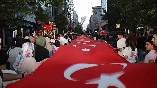 Elazığ'da fener alayı renkli görüntüler oluşturdu