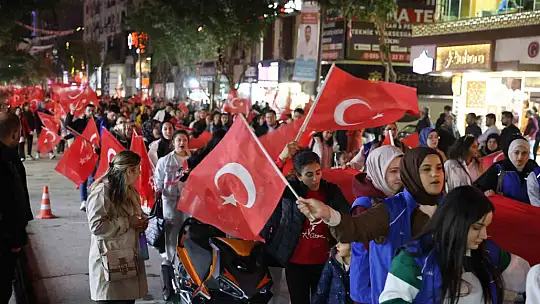 Elazığ'da fener alayı renkli görüntüler oluşturdu