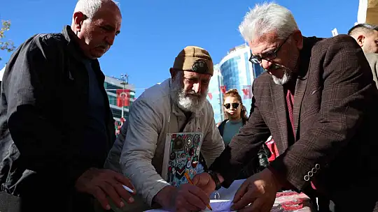 Elazığ'da, Filistin'de hayatını kaybedenler için gıyabi cenaze namazı kılındı