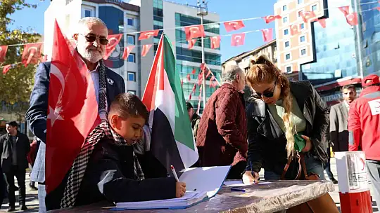Elazığ'da, Filistin'de hayatını kaybedenler için gıyabi cenaze namazı kılındı