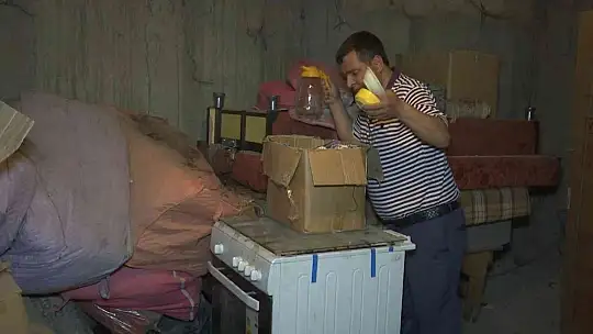 Elazığ'da filmlere konu olacak olay: Depremde emanet alınan eşyaların sahibini 2 yıldır arıyor