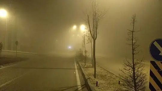 Elazığ'da gece saatlerinde yoğun sis: Görüş mesafesi 10 metreye kadar düştü