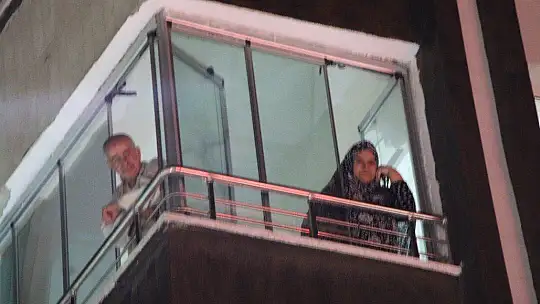 Elazığ'da geleneksel '23. sahur halayı'nın tadını temizlik görevlileri çıkardı