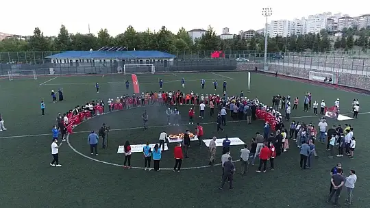 Elazığ'da gençlerden 'Meşaleli Ay Yıldızlı' 19 Mayıs kutlaması