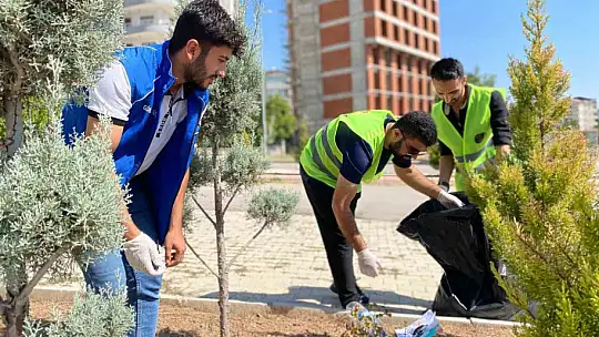 Elazığ'da gençlerden çevre temizliği