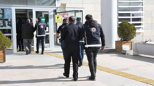 Elazığ'da göçmen kaçakçılarına operasyon: 5 gözaltı