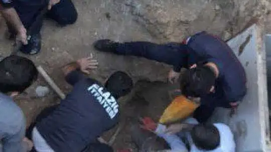Elazığ'da göçük altında kalan işçi, itfaiye ekipleri tarafından kurtarıldı