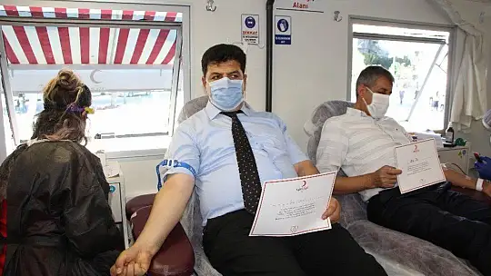 Elazığ'da gönüllü din görevlileri kan bağışında bulundu