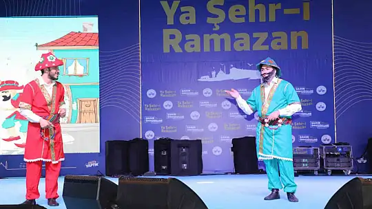 Elazığ'da Hacivat Karagöz orta oyunu sahnelendi