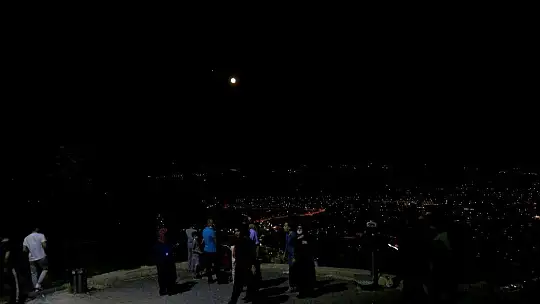 Elazığ'da Harput'tan izlenen dolunay, hayran bıraktı
