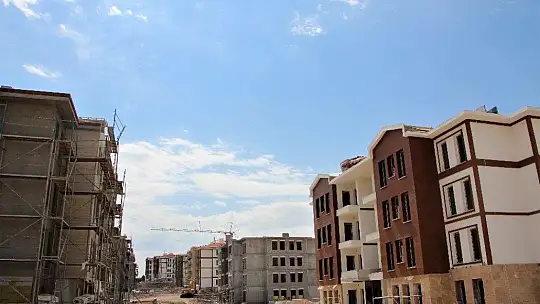 Elazığ'da hem yıkımlar hem de yapımlar hızla sürüyor