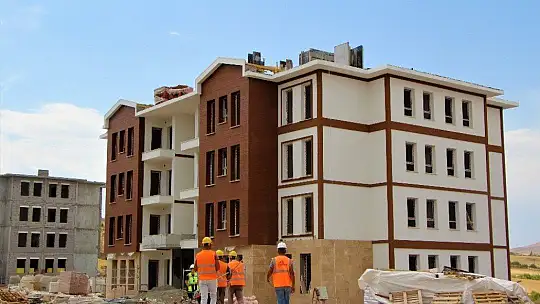 Elazığ'da hem yıkımlar hem de yapımlar hızla sürüyor