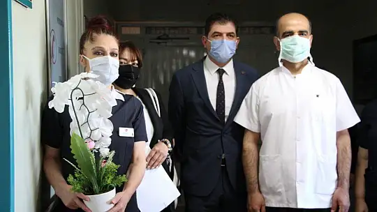 Elazığ'da hemşireler, günlerinde unutulmadı