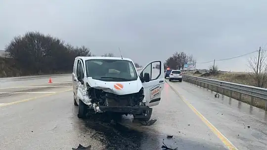 Elazığ'da iki araç çarpıştı: 4 yaralı