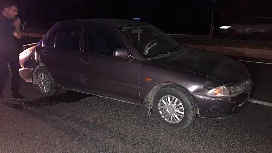 Elazığ'da iki araç çarpıştı, biri refüje çıktı
