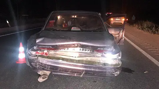 Elazığ'da iki araç çarpıştı, biri refüje çıktı