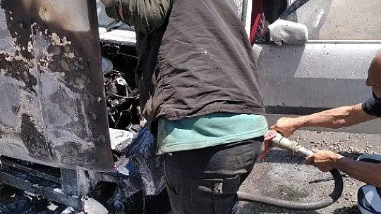 Elazığ'da iki ayrı araç yangını