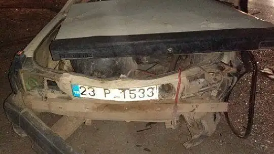 Elazığ'da iki otomobil çarpıştı: 4 yaralı