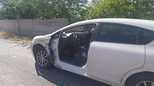 Elazığ'da iki otomobil çarpıştı: 6 yaralı