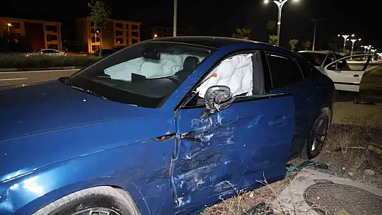 Elazığ'da iki otomobil çarpıştı: 1 yaralı