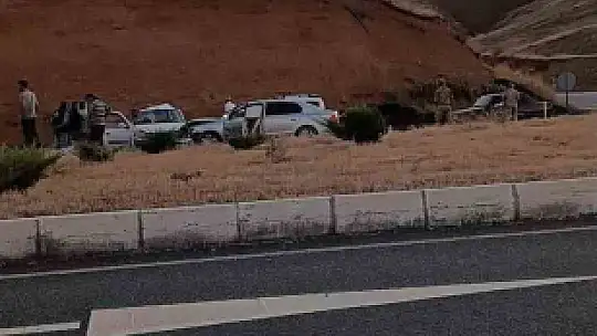 Elazığ'da iki otomobil çarpıştı: 8 yaralı
