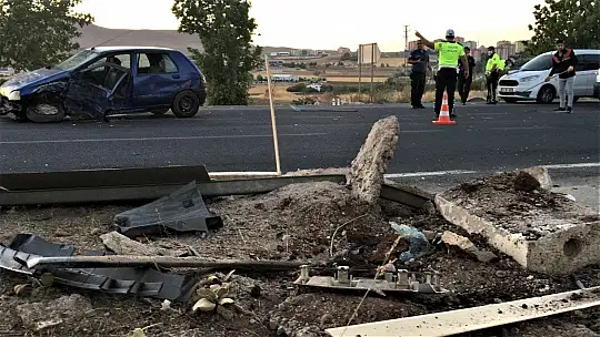 Elazığ'da iki otomobilin hurdaya döndüğü kazada 9 kişi yaralandı