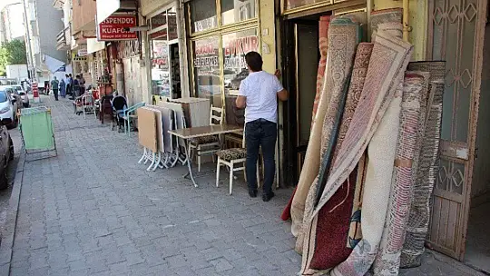 Elazığ'da ikinci el eşyacı ve spotçular, öğrencileri bekliyor