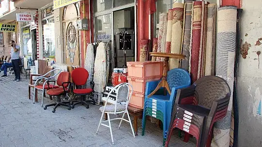 Elazığ'da ikinci el eşyacı ve spotçular, öğrencileri bekliyor