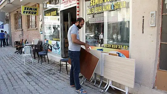 Elazığ'da ikinci el eşyacı ve spotçular, öğrencileri bekliyor
