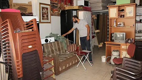 Elazığ'da ikinci el eşyacı ve spotçular, öğrencileri bekliyor