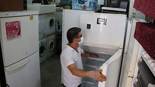 Elazığ'da ikinci el eşyacı ve spotçular, öğrencileri bekliyor