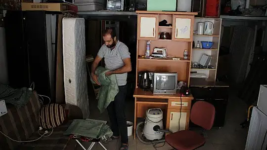 Elazığ'da ikinci el eşyacı ve spotçular, öğrencileri bekliyor
