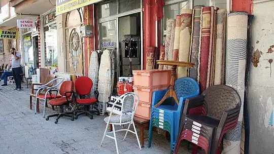 Elazığ'da ikinci el eşyacı ve spotçular, öğrencileri bekliyor