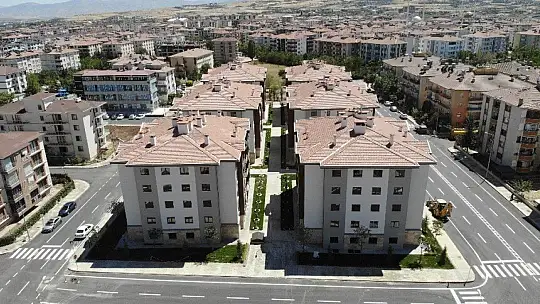 Elazığ'da ilk biten deprem konutları hak sahiplerine teslim edilmeye başladı
