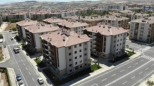 Elazığ'da ilk biten deprem konutları hak sahiplerine teslim edilmeye başladı