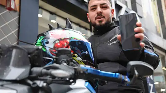 Elazığ'da insanlık ölmemiş dedirten davranış: Yerde bulduğu telefonu sahibine ulaştırdı para teklifine 'insanlık görevimiz' dedi