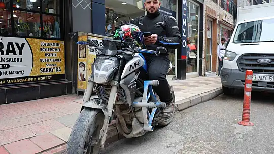 Elazığ'da insanlık ölmemiş dedirten davranış: Yerde bulduğu telefonu sahibine ulaştırdı para teklifine 'insanlık görevimiz' dedi