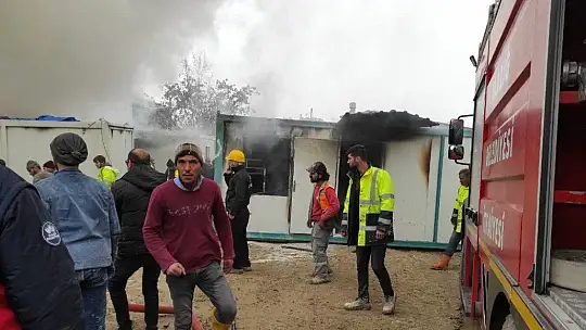 8 Konteyner Kül Oldu!