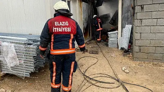8 Konteyner Kül Oldu!