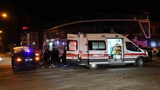 Elazığ'da jandarma aracı ile otomobil çarpıştı: 3 yaralı