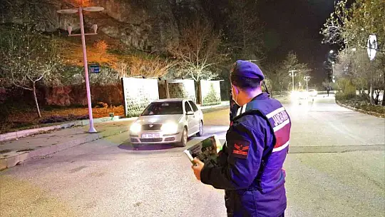 Elazığ'da jandarmadan tarihi Harput'ta -10 derecede yeni yıl denetimi